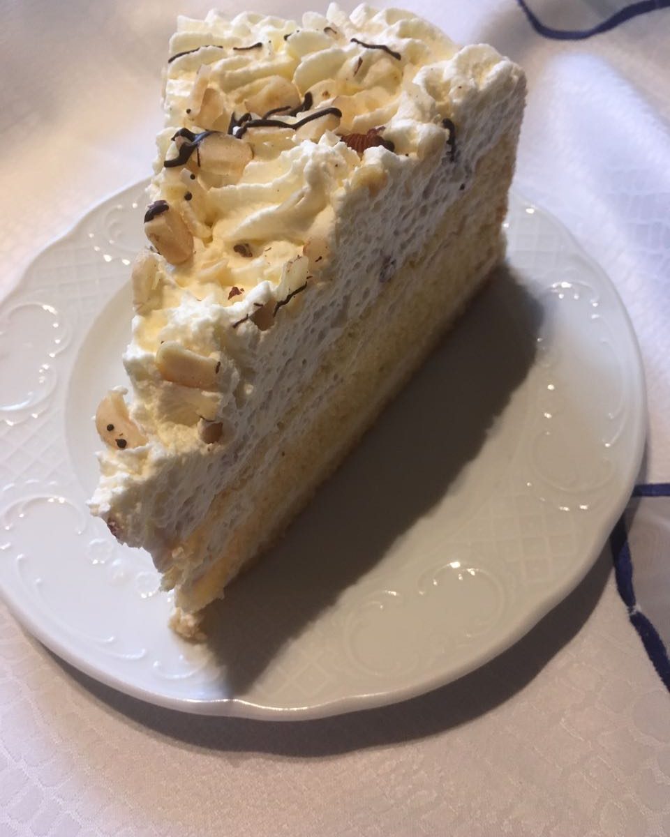 Haselnuss-Sahne-Torte – Gasthof Pension Tebbe Liedhegener